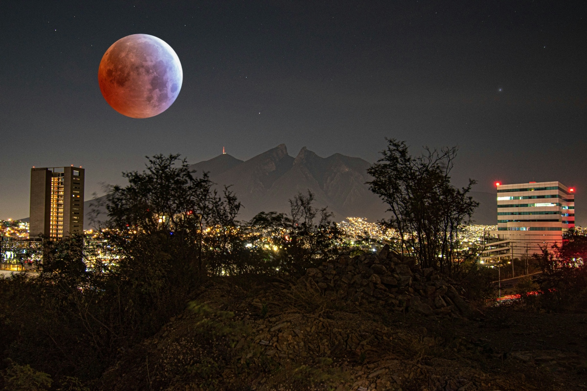 La Sociedad Astronómica de NL organiza velada para ver el eclipse lunar total en Monterrey