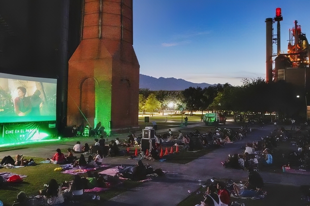Juego de Gemelas will be screened for free outdoors at Fundidora Park - this is how the movie night under the stars will