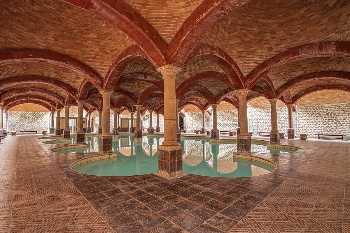 Arrange a getaway to the San Joaquin Hot Springs