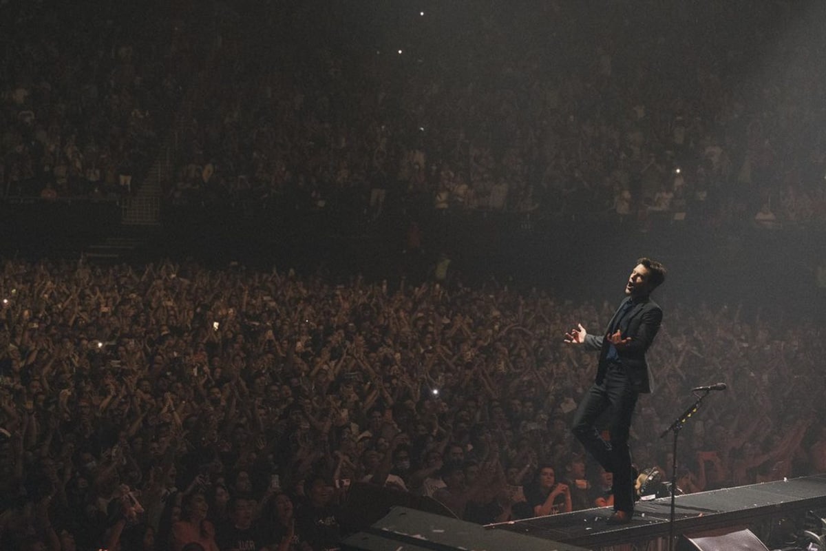 "Entrégatee, aún no te sientoo"¿The Killers covereando a Luis Mi