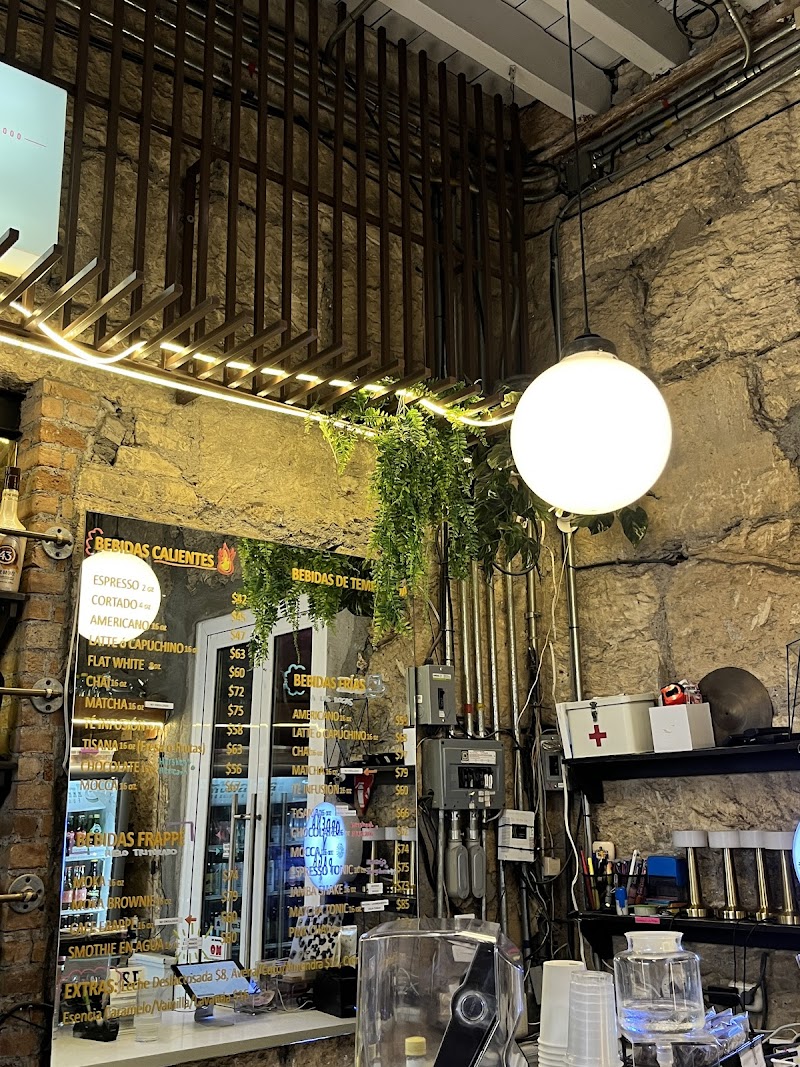 Monstera The Coffee Bar