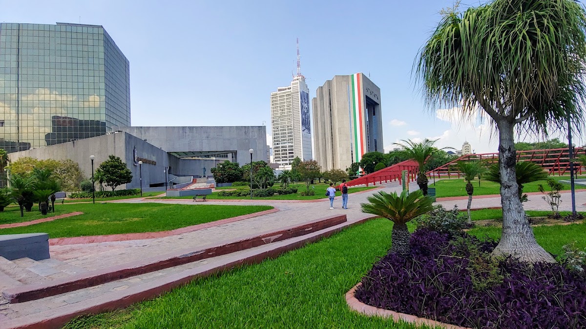 Visitar la Macroplaza — Macroplaza