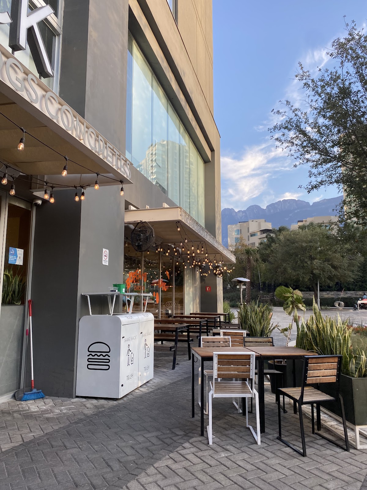 Shake Shack — Shake Shack Arboleda